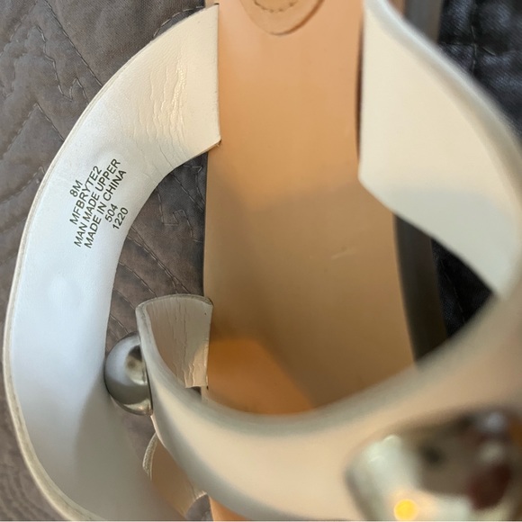 Marc Fisher Bryte2 Flat Sandal White Size 8 - Picture 6 of 6